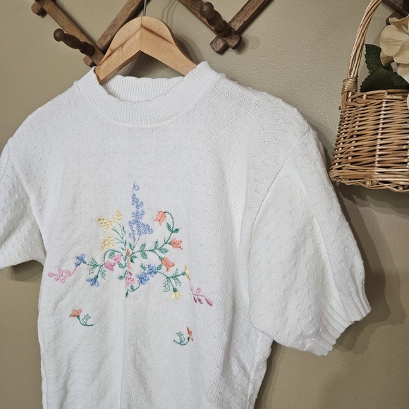 White Floral Embroidered Short Sleeve Sweater - Picture 3 of 4
